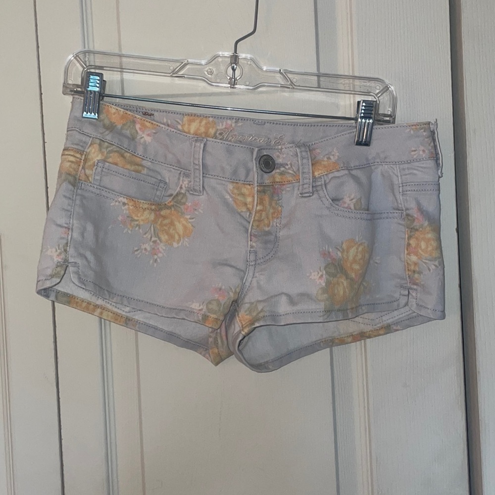 American Eagle size 6 daisy dukes with a floral pattern.